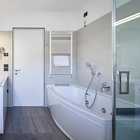 Sant'alessandro Apartment *